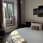 Apartment Lakeside Bliss With Free Parking