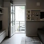 Lakeside Bliss With Free Parking Apartment *