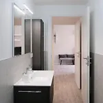 Apartment Lakeside Bliss With Free Parking Como