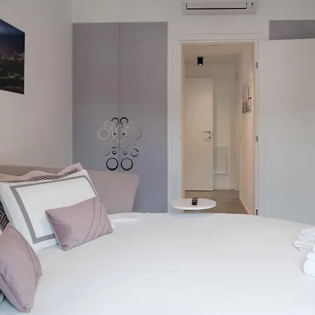 Lakeside Bliss With Free Parking Apartmán *
