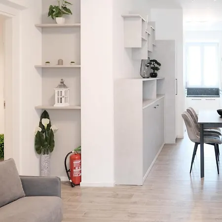 Lakeside Bliss With Free Parking Apartmán *
