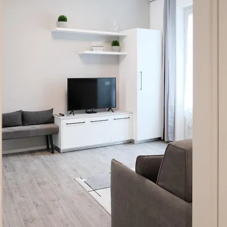Lakeside Bliss With Free Parking Apartmán *