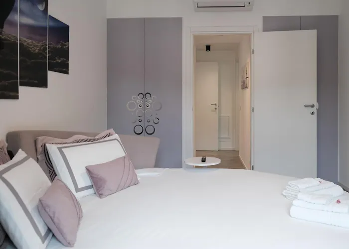 Lakeside Bliss With Free Parking Apartmán *