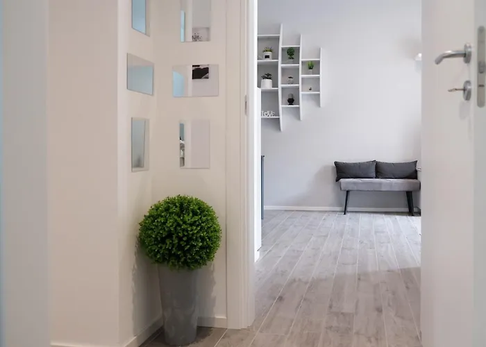 Lakeside Bliss With Free Parking Apartmán